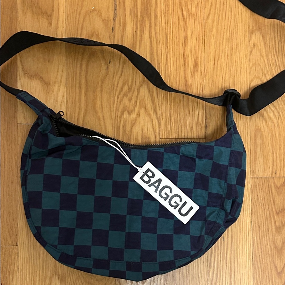 NWT Baggu Medium Nylon Crescent